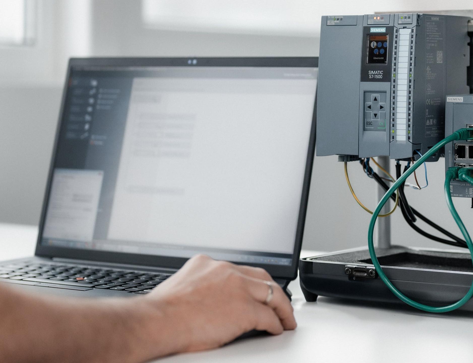 Cáp USB lập trình PLC.